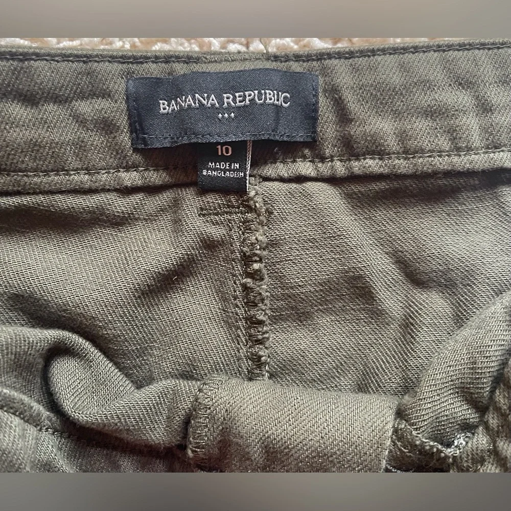 Banana Republic Dark Olive Green Ankle Pants with Cargo style, Size 10 - Picture 2 of 11